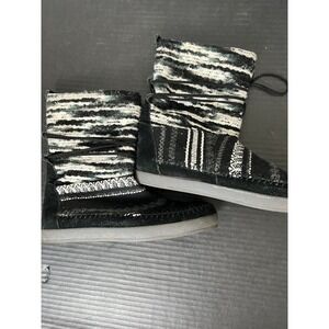 TOMS Nepal Tribal Blanket Boots black suede & a black and white knit sz 8